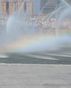 晉陽(yáng)湖噴泉
　　晉陽(yáng)湖公園是城市綜合型生態(tài)濱水公園，其景觀工程分為10大區(qū)域，有生態(tài)自然游覽區(qū)、僑鄉(xiāng)文化廣場(chǎng)區(qū)、古厝文化體驗(yàn)區(qū)、濕地生態(tài)科普區(qū)、城市文化廣場(chǎng)區(qū)、生態(tài)島休閑區(qū)、山林沙地游玩區(qū)和水上活動(dòng)區(qū)。 